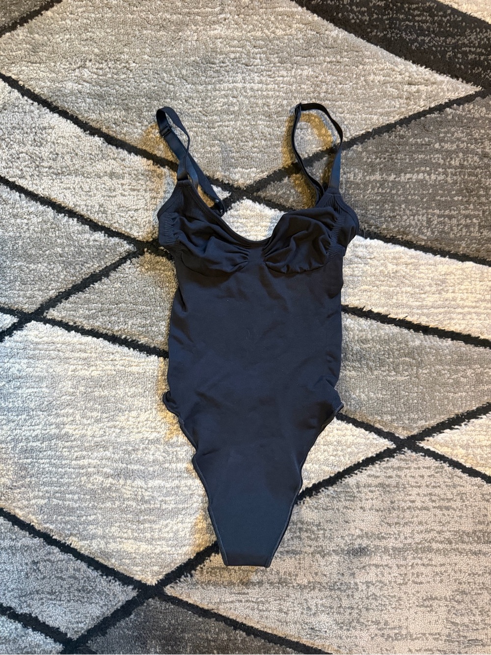SKIMS SHAPEWEAR BODYSUIT
